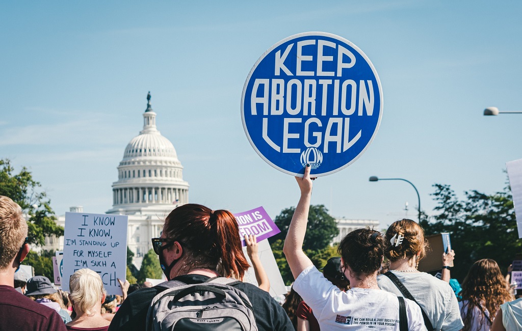 Αμβλώσεις: Στις διαιρεμένες ΗΠΑ, οι γυναίκες διασχίζουν τη χώρα για τερματισμό της εγκυμοσύνης τους