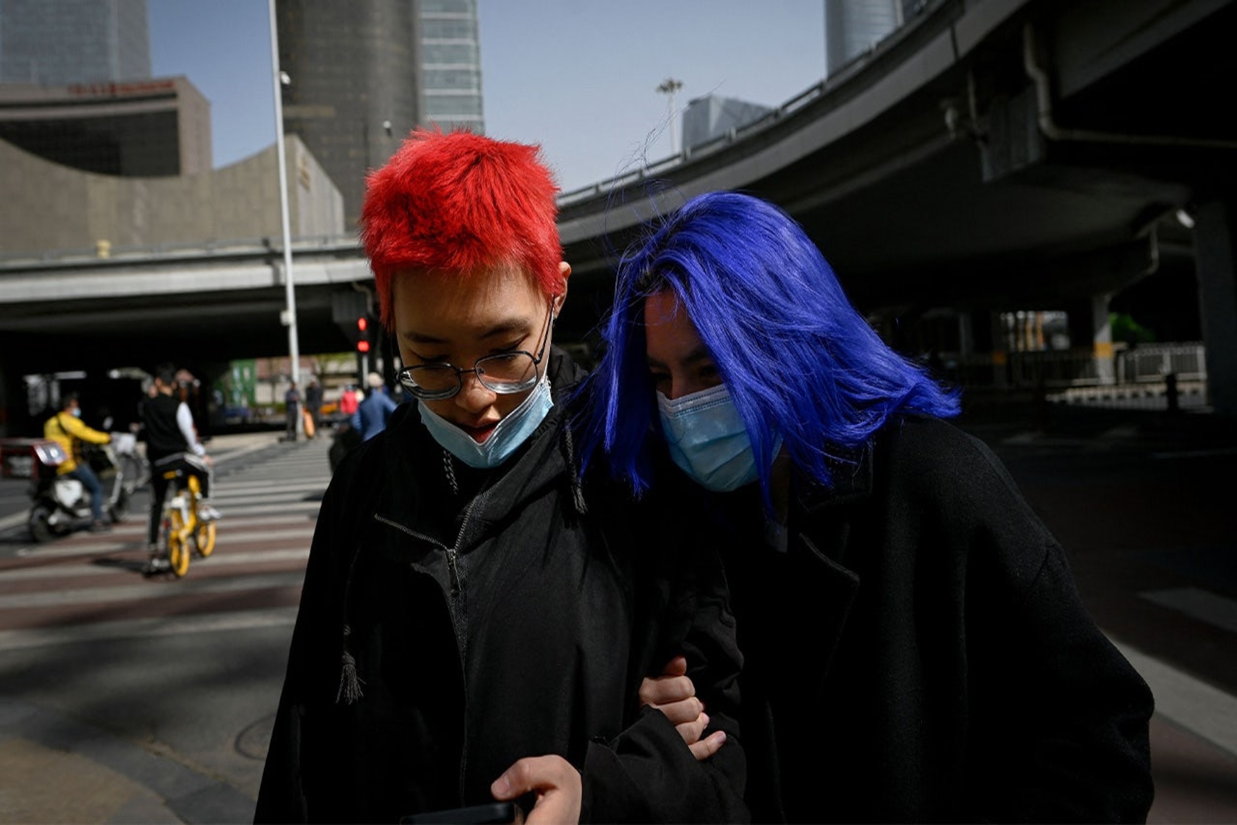 Κίνα: Θα απαγορεύσει ρούχα που πληγώνουν τα αισθήματα των ανθρώπων