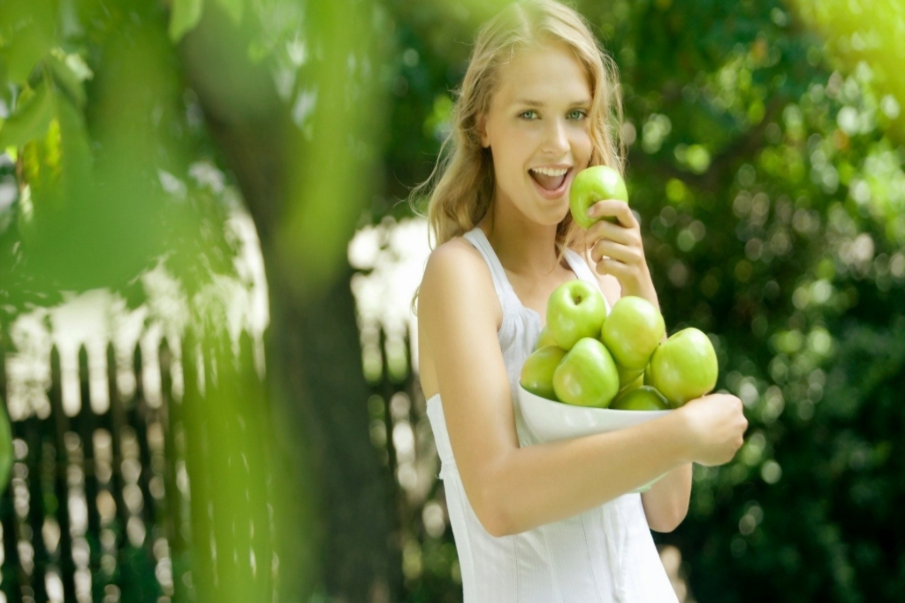 Μήλο libido: Πώς επηρεάζουν την σεξουαλική ορμή των γυναικών τα μήλα;