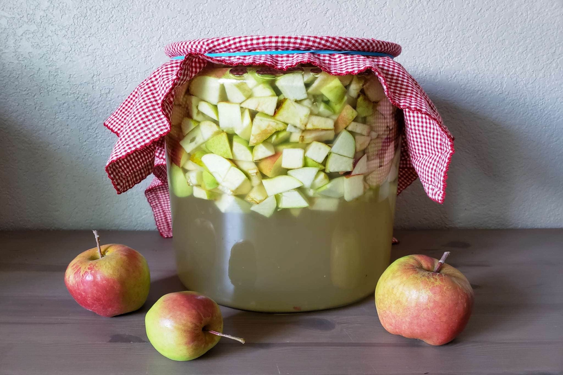 Μηλόξυδο στομάχι: Τι συμβαίνει στο σώμα μας όταν ξεκινάμε τη μέρα μας με μηλόξυδο;