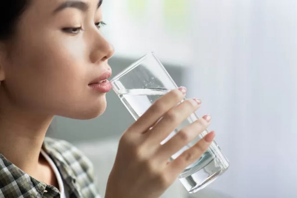  Για ποιο λόγο είναι σημαντικό να πίνουμε νερό;