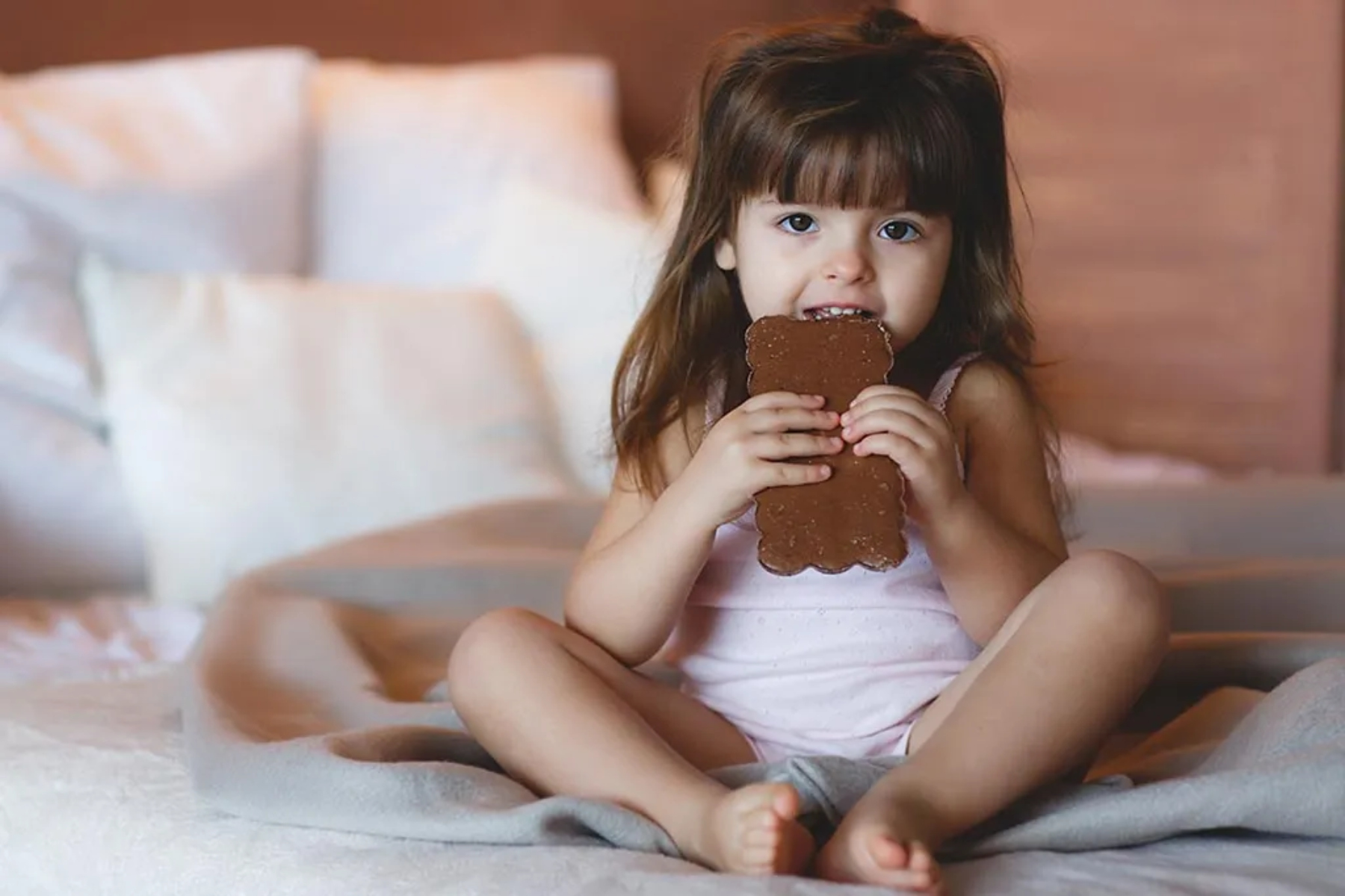 Σοκολάτα παιδιά: Γιατί δεν κάνει τα παιδιά να τρώνε σοκολάτα το βράδυ;
