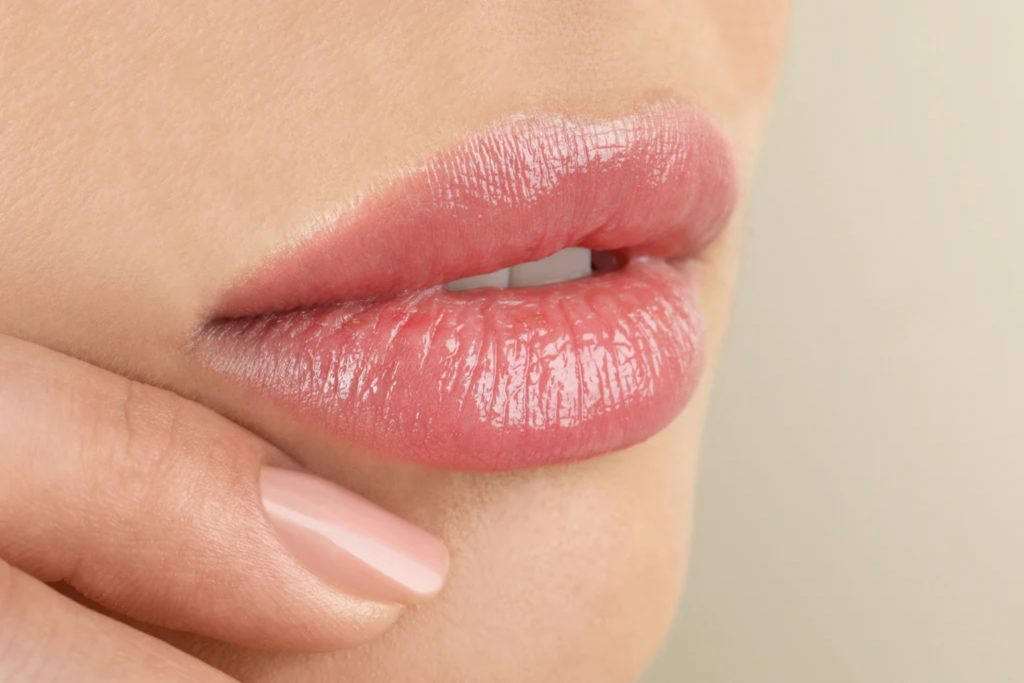 Τα καλύτερα tips μακιγιάζ για λεπτά χείλη 
