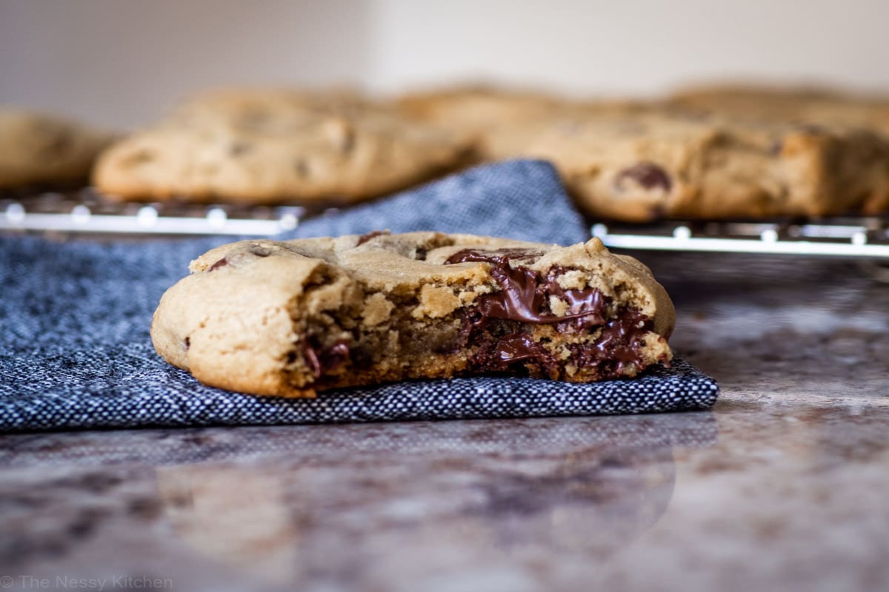 Πώς να φτιάξετε μπισκότα σοκολάτας χρησιμοποιώντας αλεύρι βρώμης