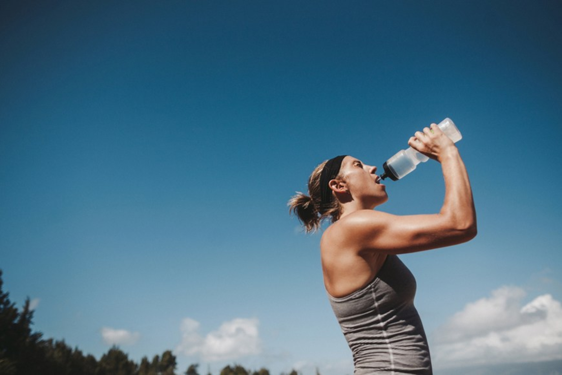 Προπόνηση: Πρέπει να πίνουμε νερό αμέσως μετά την προπόνηση;