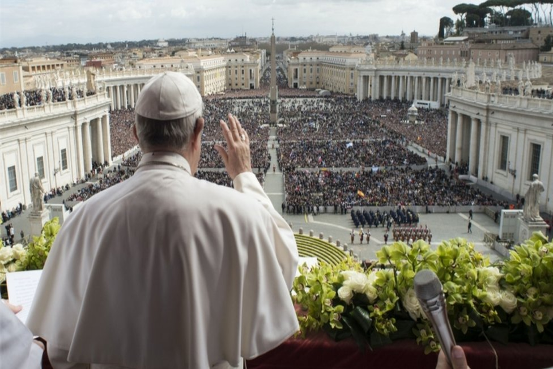 Ο Πάπας Φραγκίσκος μεταφέρθηκε στο νοσοκομείο μετά από γρίπη