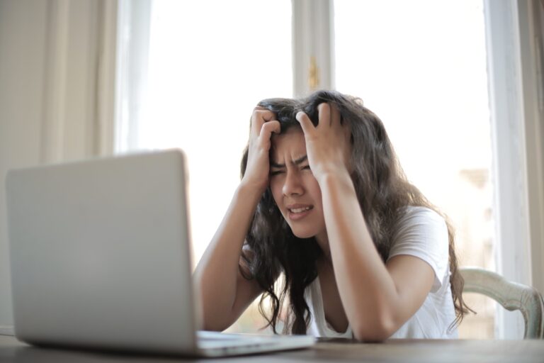 Πώς το Technostress διαβρώνει την ψυχική ευεξία
