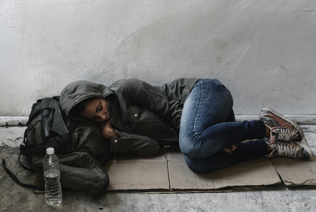 ΛΟΑΤΚΙ: Οι νέοι που ανήκουν σε σεξουαλικές μειονότητες έχουν περισσότερες πιθανότητες να μείνουν άστεγοι