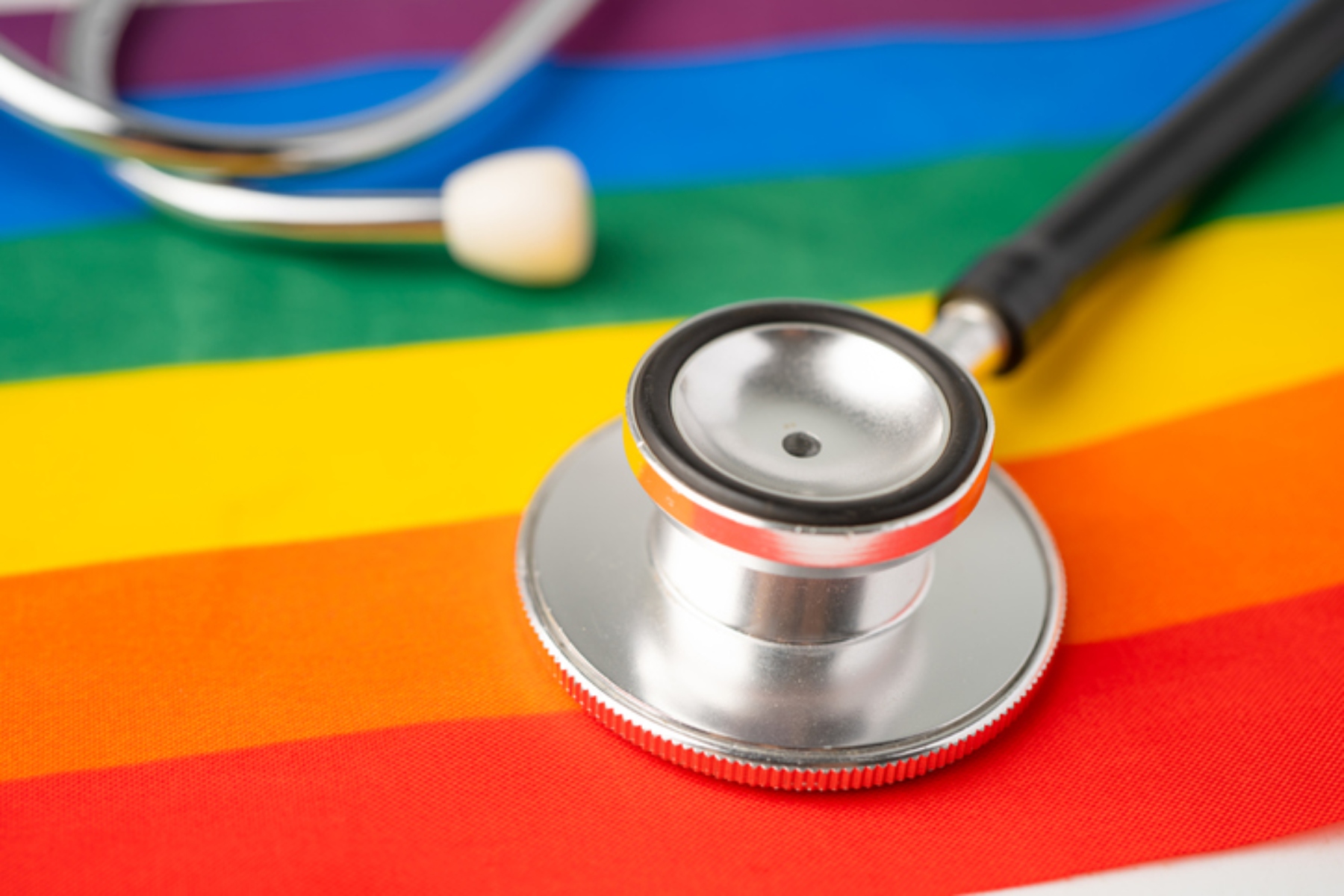 Μεγαλύτερη προκατάληψη των επαγγελματιών υγείας απέναντι στα τρανς άτομα
