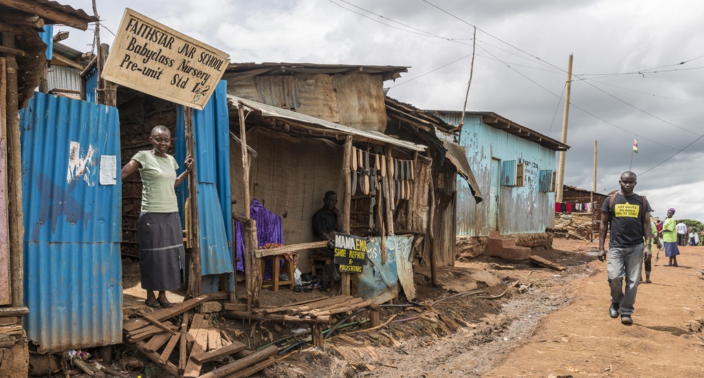 Κίνδυνοι για την Υγεία στο Σπίτι: Πώς η υγιής στέγαση σώζει τη ζωή των παιδιών σε αφρικανικές χώρες