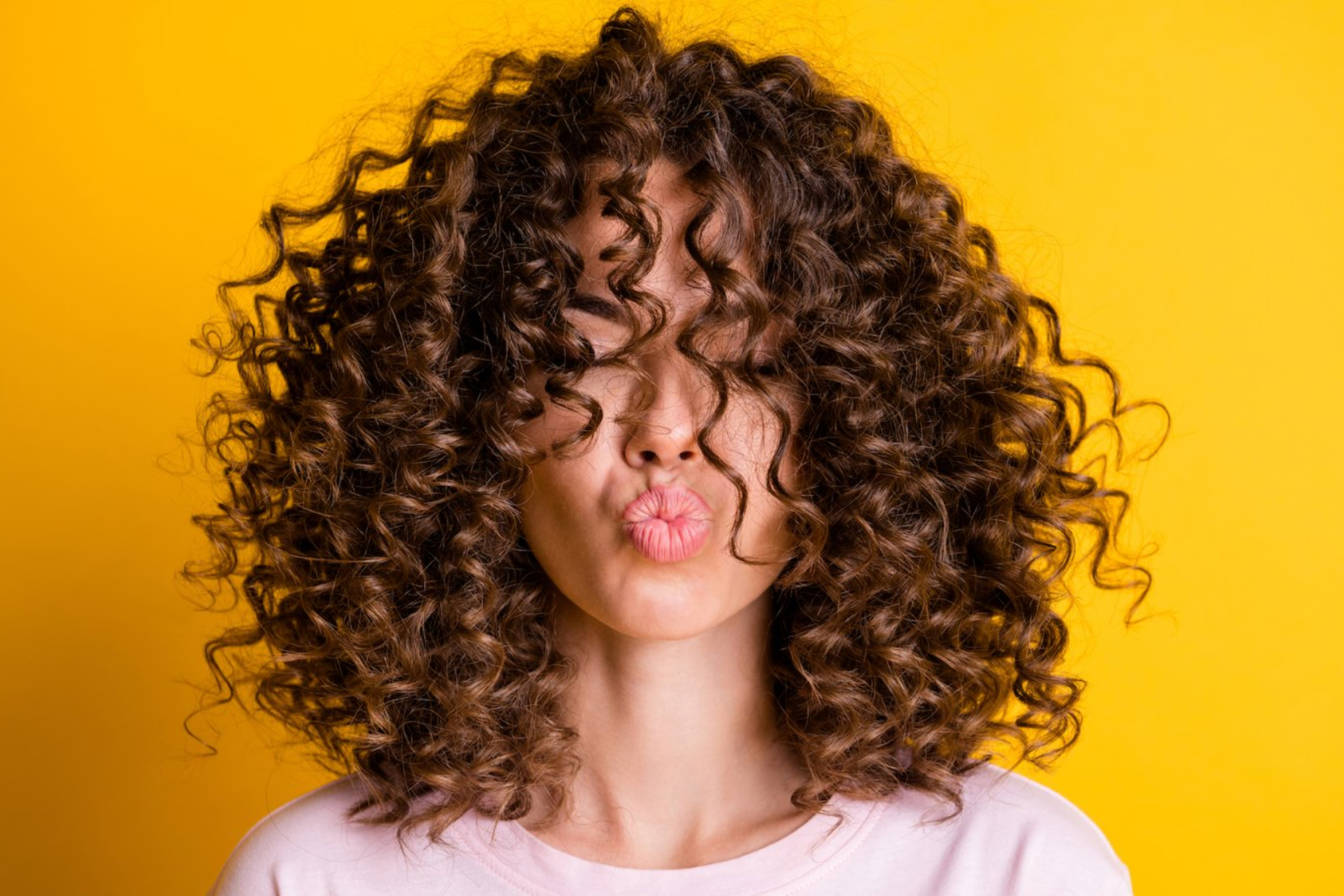 Μαλλιά: Συμβουλές για υγιείς και λαμπερές μπούκλες