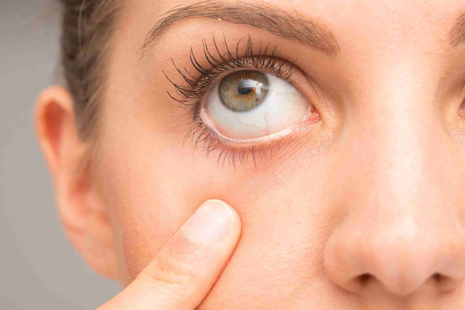 Ξηρά μάτια: Αποτελεσματικές στρατηγικές για ανακούφιση τη νύχτα από τα ξηρά μάτια
