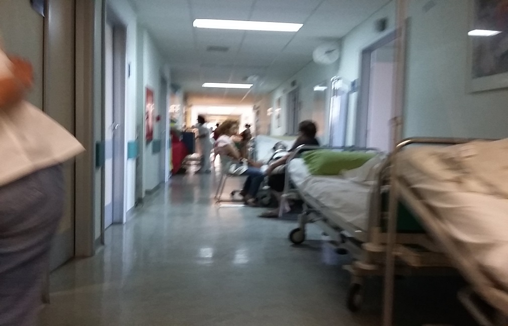 Υπουργείο Υγείας: Σχέδιο για τη μείωση των ράντζων στα νοσοκομεία εν μέσω της έξαρσης των ιώσεων του χειμώνα