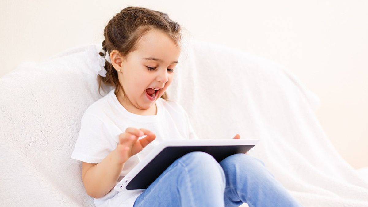 Τεχνολογία: Οι εγκέφαλοι των παιδιών διαμορφώνονται από τον χρόνο τους στις τεχνολογικές συσκευές – Μελέτη
