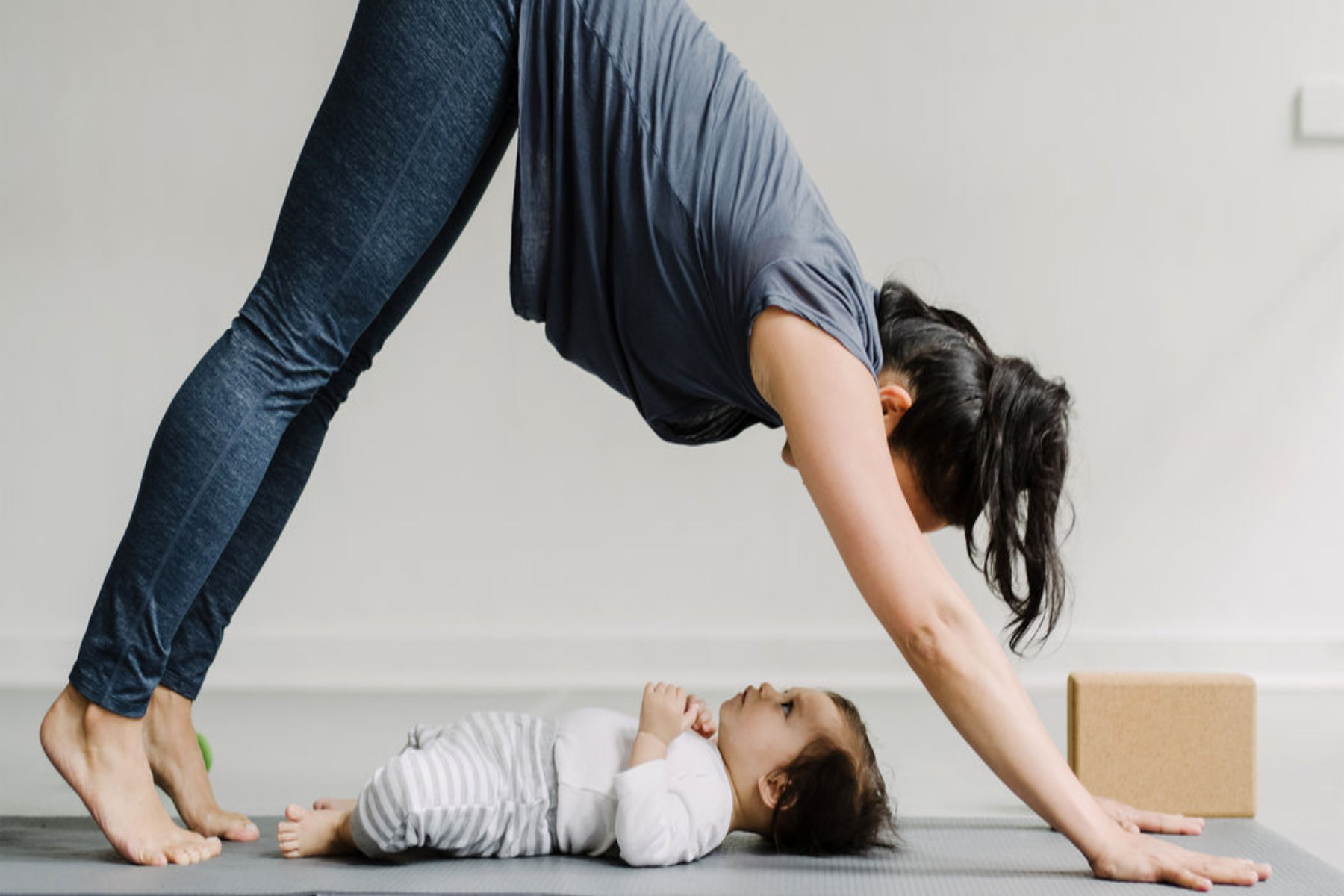 Μητέρες ασκήσεις: Οι ασκήσεις που πρέπει να ξέρουν οι νέες μητέρες μετά τον τοκετό