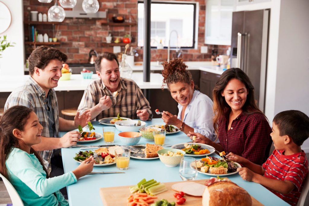 Πώς να σερβίρετε ένα υγιεινό και θρεπτικό οικογενειακό γεύμα;
