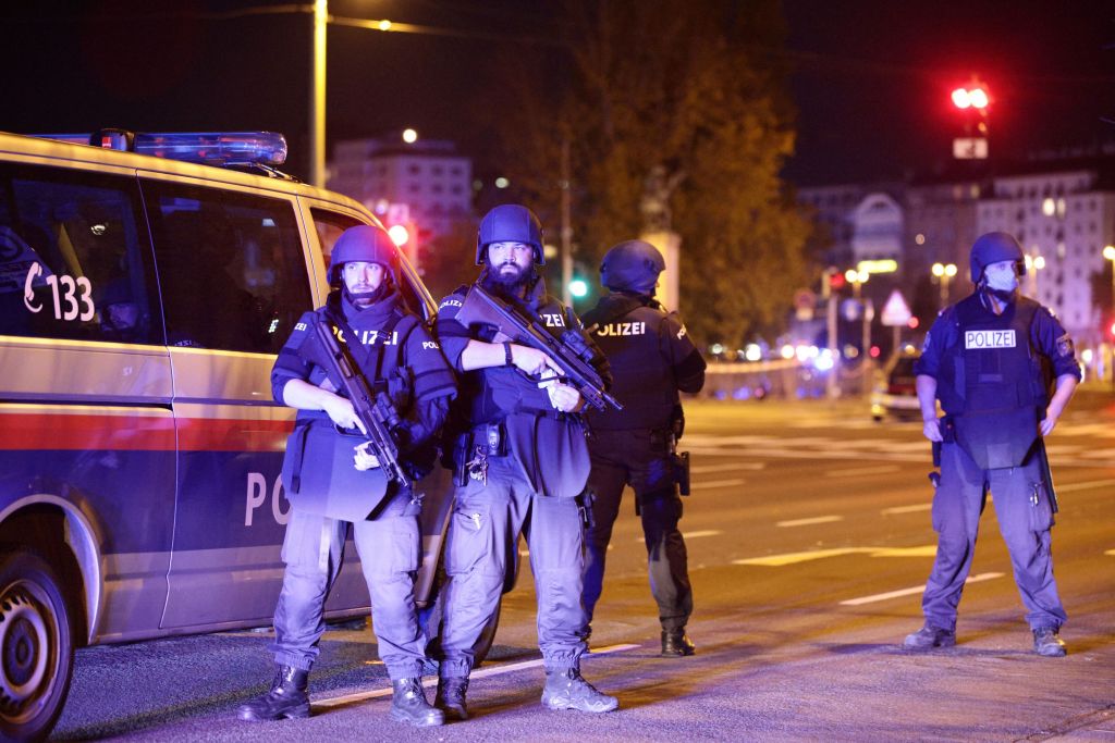 Τρομοκρατία Ευρώπη: Σε κατάσταση συναγερμού πολλές πόλεις στον απόηχο του μακελειού στην Πράγα