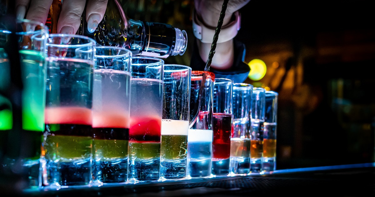 Νύχτα Διασκέδαση: Πώς να αποφεύγουμε τα ποτά “μπόμπες”