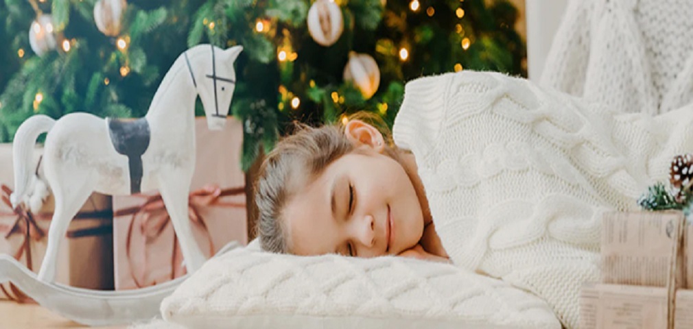 Γιορτές: Οι διαφορετικές ρυθμίσεις ύπνου στις διακοπές δεν θα καταστρέψουν τη ρουτίνα ύπνου του παιδιού σας
