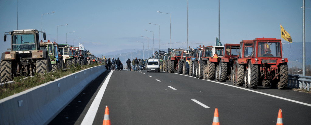 Αγρότες Κινητοποιήσεις: Πρόσκληση σε διάλογο απευθύνει η κυβέρνηση