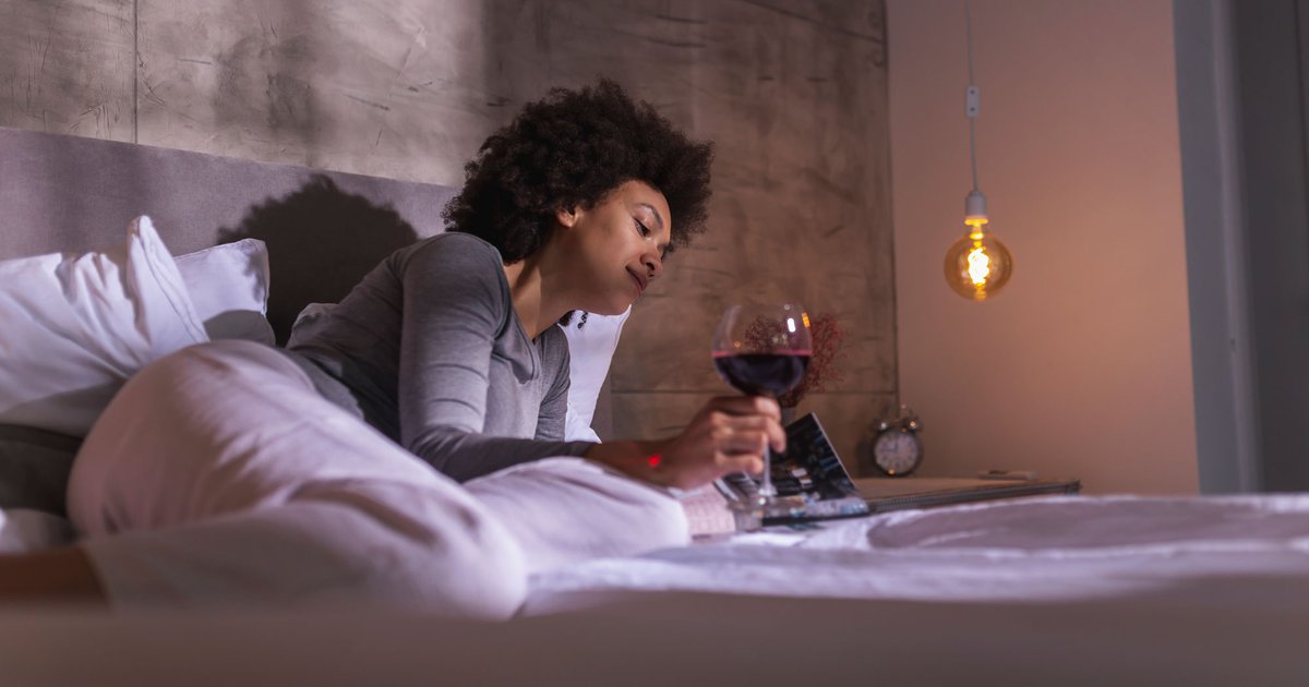 Αλκοόλ: Μελέτη δείχνει ότι ένα ποτό πριν τον ύπνο μπορεί να προκαλέσει μειώσεις στον ύπνο REM
