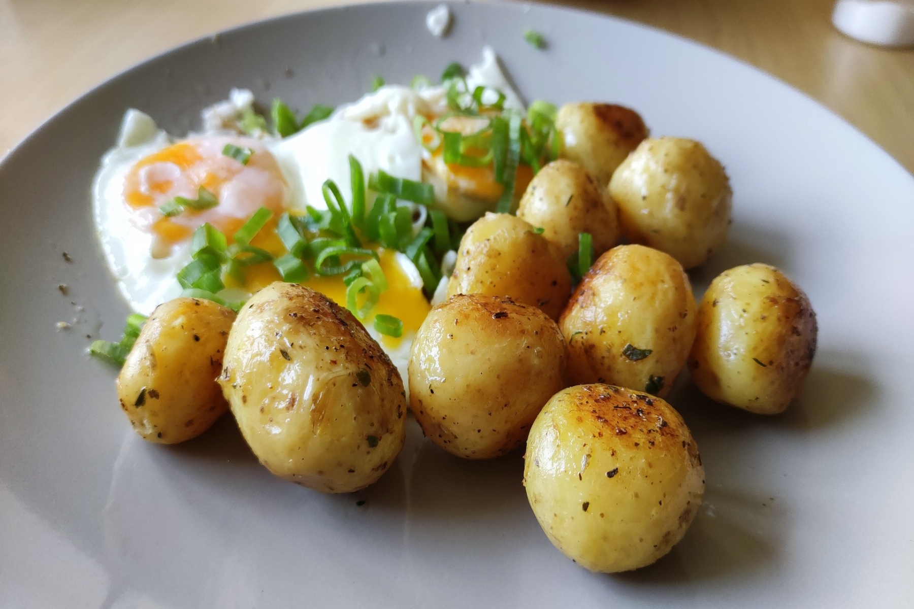 Αυγά με βραστές πατάτες: Η τέλεια τροφή για ενέργεια όλη την ημέρα