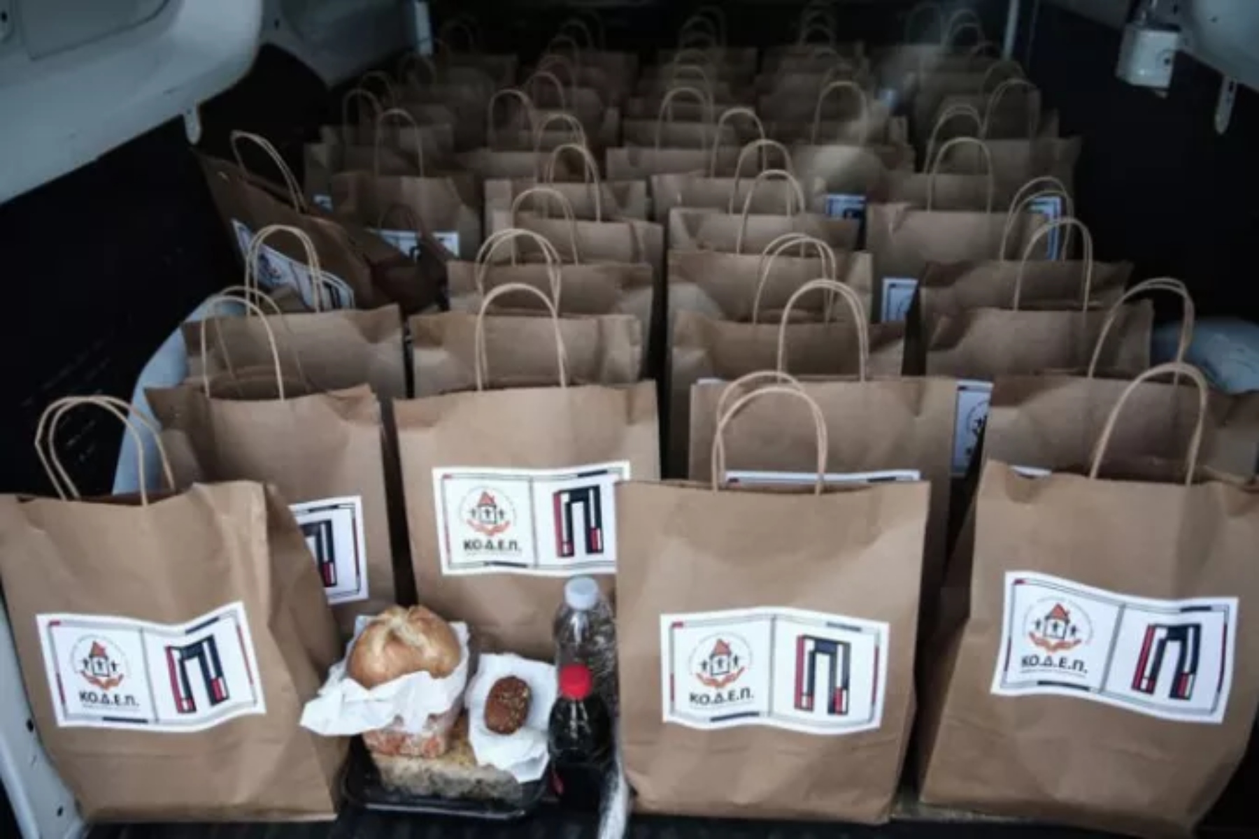 3.000 γεύματα αγάπης για τους άστεγους του Πειραιά