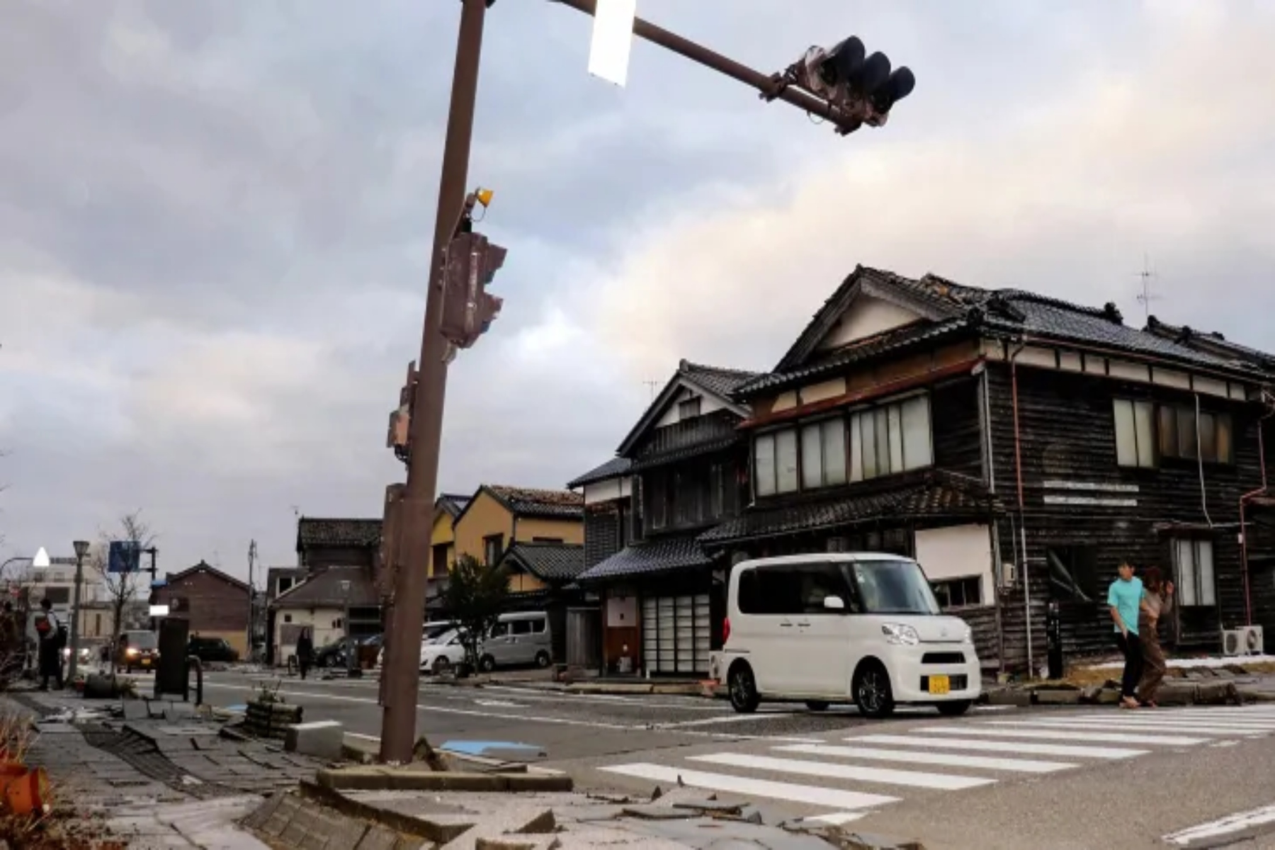 Σεισμός Ιαπωνία: Χιλιάδες διανυκτερεύουν σε κέντρα εκκένωσης