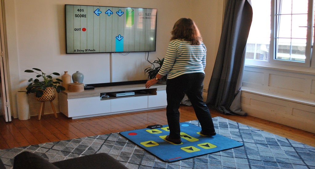 Ηλικιωμένοι: Δοκιμές δείχνουν ότι οι παιχνιδοποιημένες ασκήσεις στο σπίτι βοηθούν στην πρόληψη πτώσεων