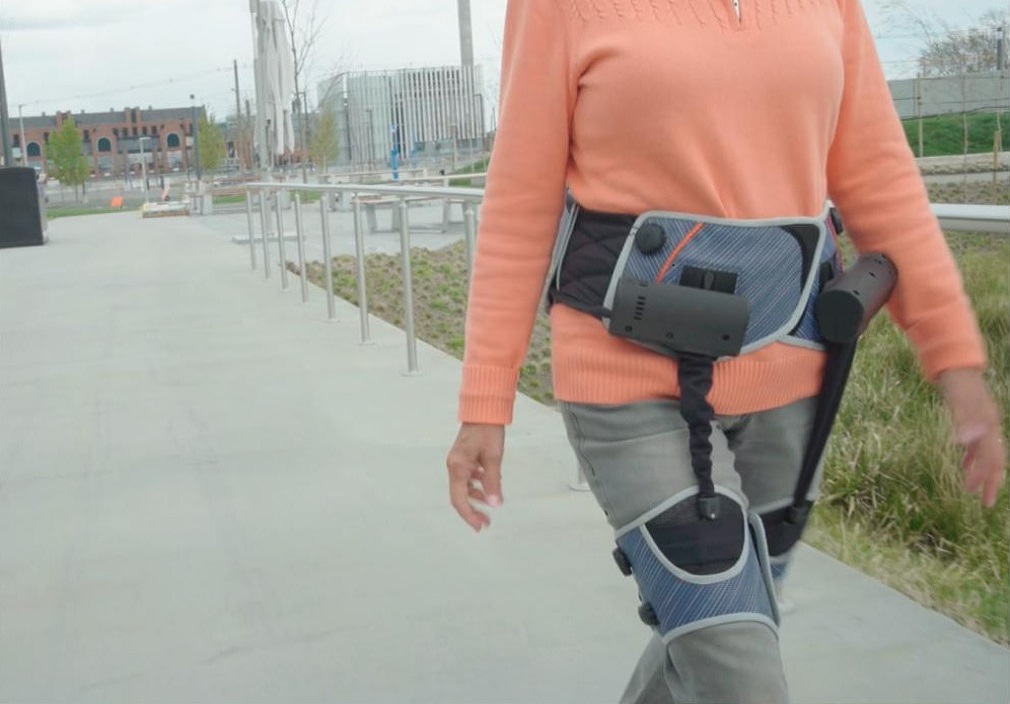 Μαλακή ρομποτική φορητή συσκευή βελτιώνει το περπάτημα ατόμων με νόσο Πάρκινσον