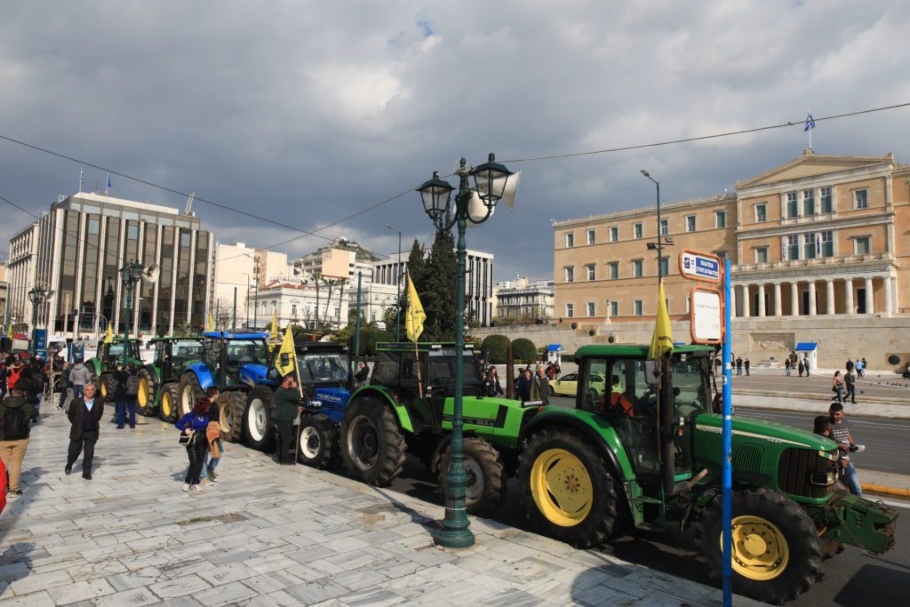 Αγρότες: Σε ασφυκτικό κλοιό το κέντρο της Αθήνας – Κυκλοφοριακές ρυθμίσεις [vid]