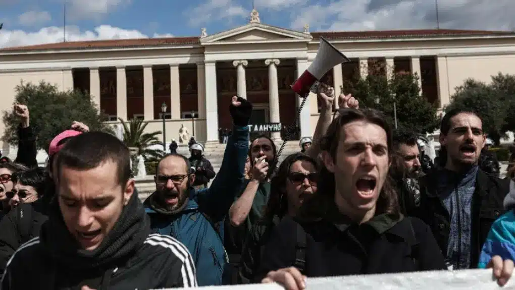 Συνεχίζονται οι καταλήψεις εν μέσω αποφάσεων των συγκλήτων για διαδυκτιακές εξετάσεις