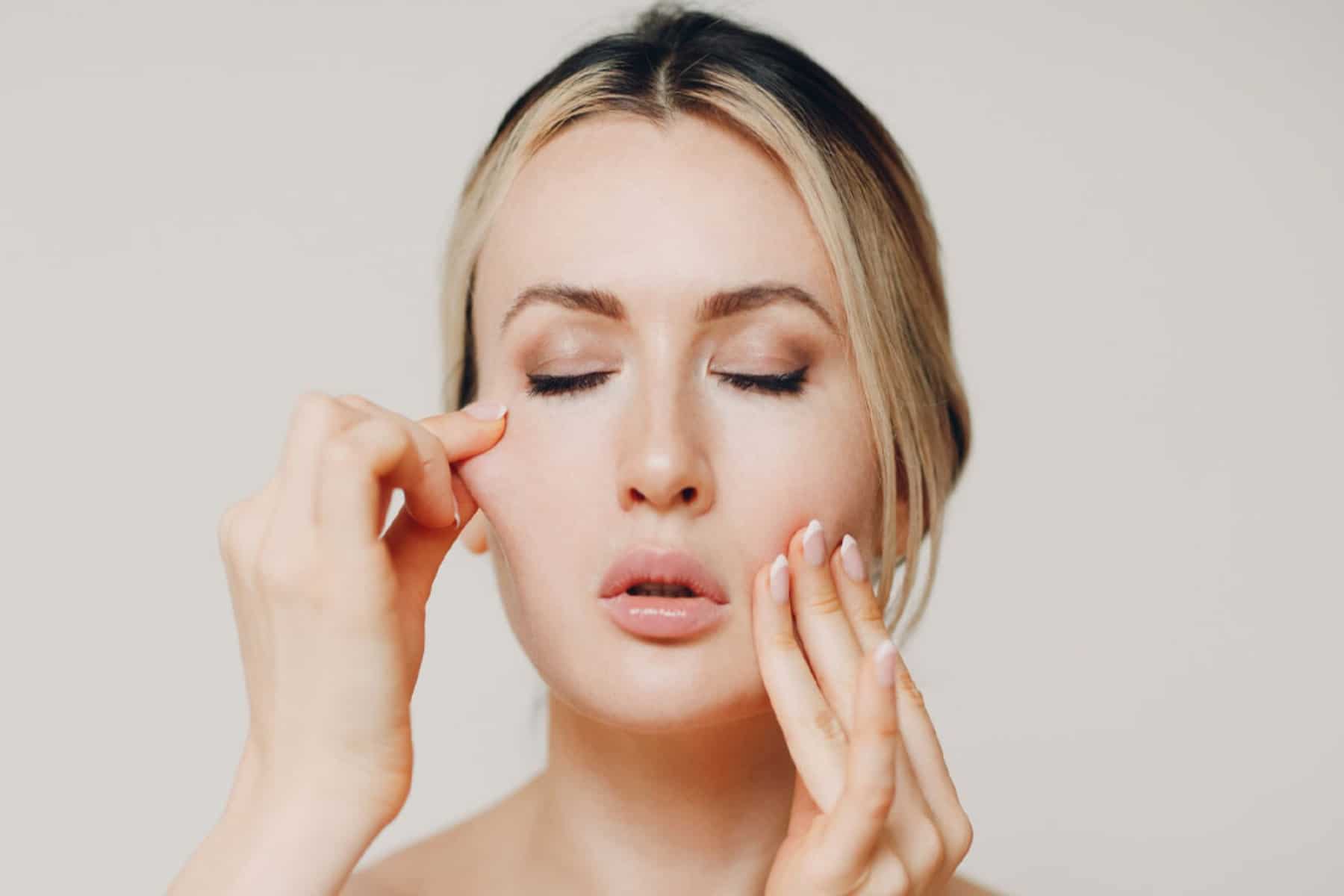 Face yoga botox: Τι είναι το face yoga botox και πώς βελτιώνει την επιδερμίδα σας