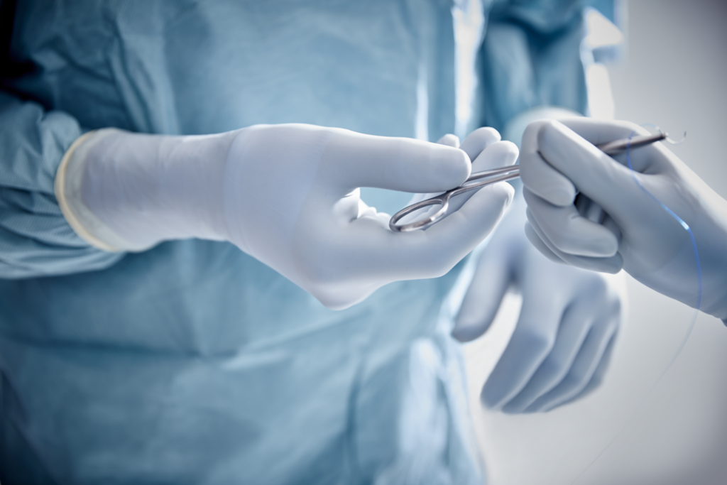 Η τακτική αλλαγή χειρουργικών γαντιών και εργαλείων είναι οικονομικά αποδοτική και ασφαλέστερη