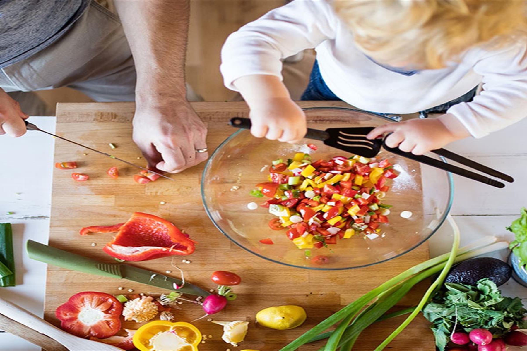 Παιδί διατροφή: Πώς να μάθετε το παιδί σας να τρώει διατροφικά ορθό φαγητό;