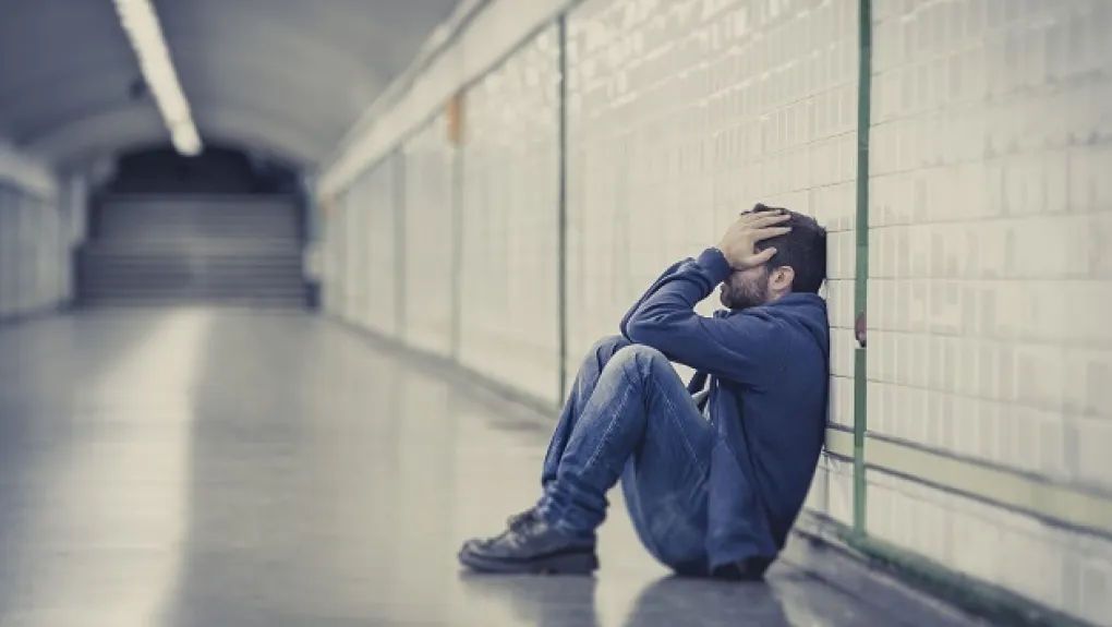 Βρετανία: Αντιμέτωποι με ψυχικές νόσους βρίσκονται όλο και περισσότερο οι νέοι Βρετανοί