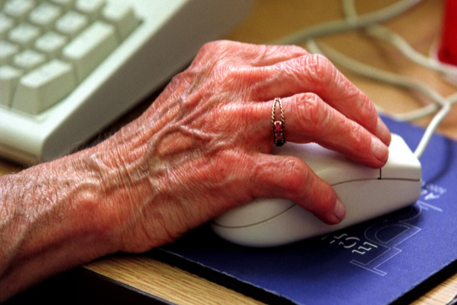 Ηλικιωμένοι διαδίκτυο: Οι ηλικιωμένοι σπάνια ψάχνουν στο Διαδίκτυο για ανάγκες υγειονομικής περίθαλψης και ιατρικές συμβουλές