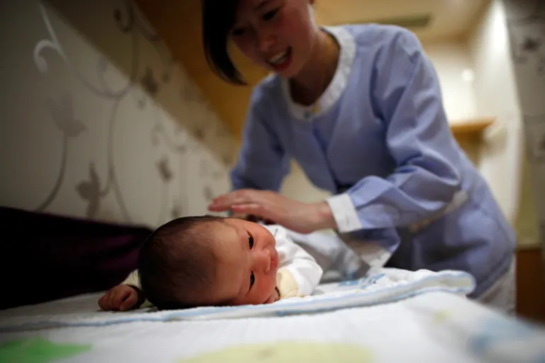 Μαιευτικός χειμώνας: Γιατί τα νοσοκομεία της Κίνας κλείνουν αίθουσες μαιευτικής;