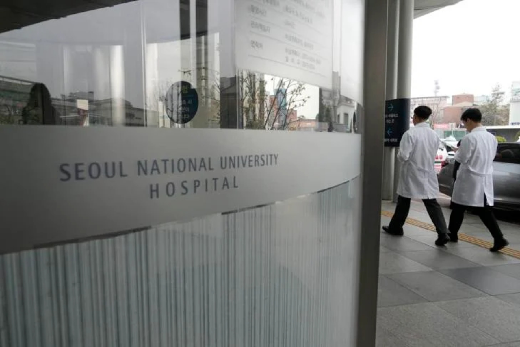 Νότια Κορέα: Αναστέλλει άδειες γιατρών λόγω της απεργίας