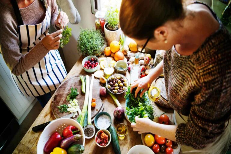 Superfoods: Πώς να ενισχύσετε το ανοσοποιητικό σας με τη διατροφή