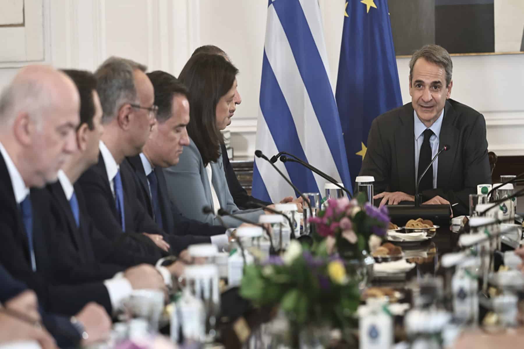 Συνεδρίαση υπουργικό: Ποιες θα είναι οι οδηγίες του πρωθυπουργού για τα bonus των δημοσίων υπαλλήλων;