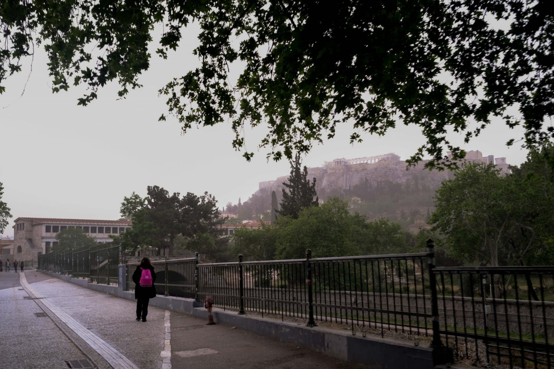 Καιρός 25/4: Υπολείμματα σκόνης και σήμερα στη χώρα