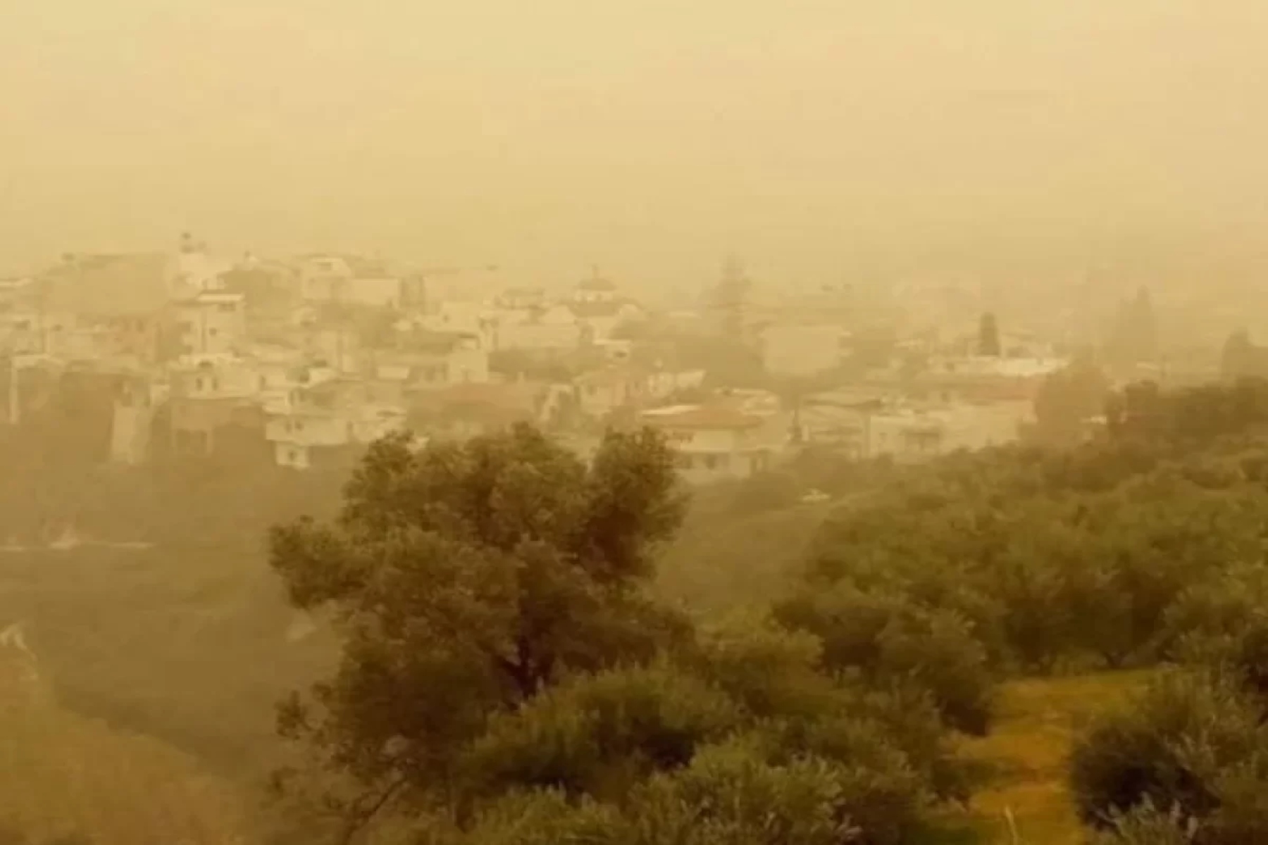 Καιρός 23/04: Αφρικανική σκόνη και άνεμοι μέχρι 9 μποφόρ