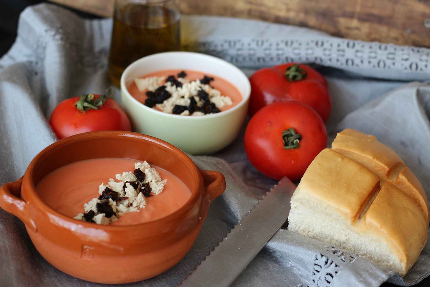 Λαχαριστή ντοματόσουπα – Μια κατακόκκινη απόλαυση