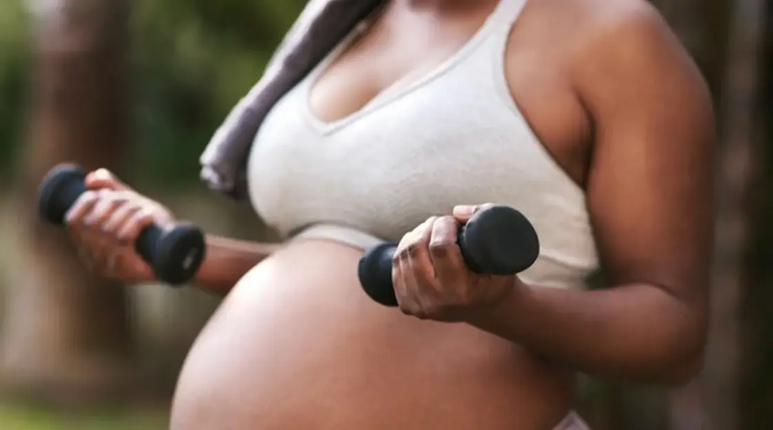 Υγεία των Γυναικών: Ερευνήτριες διερευνούν την εγκυμοσύνη και τη μυϊκή δύναμη μετά τον τοκετό