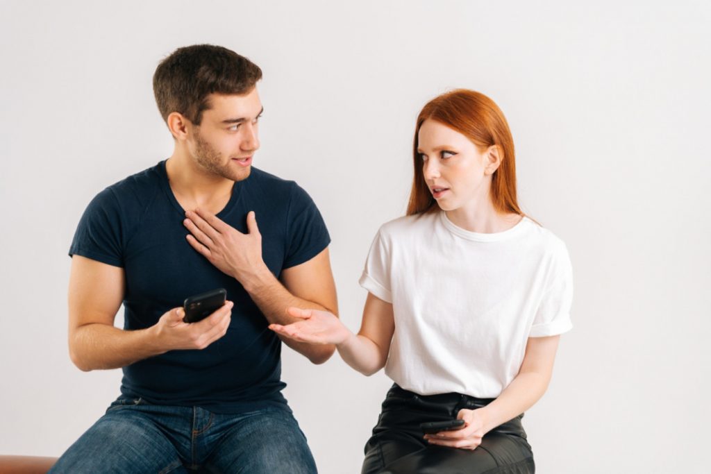  Πώς να καταλάβετε ότι ο σύντροφός σας σας απατά;