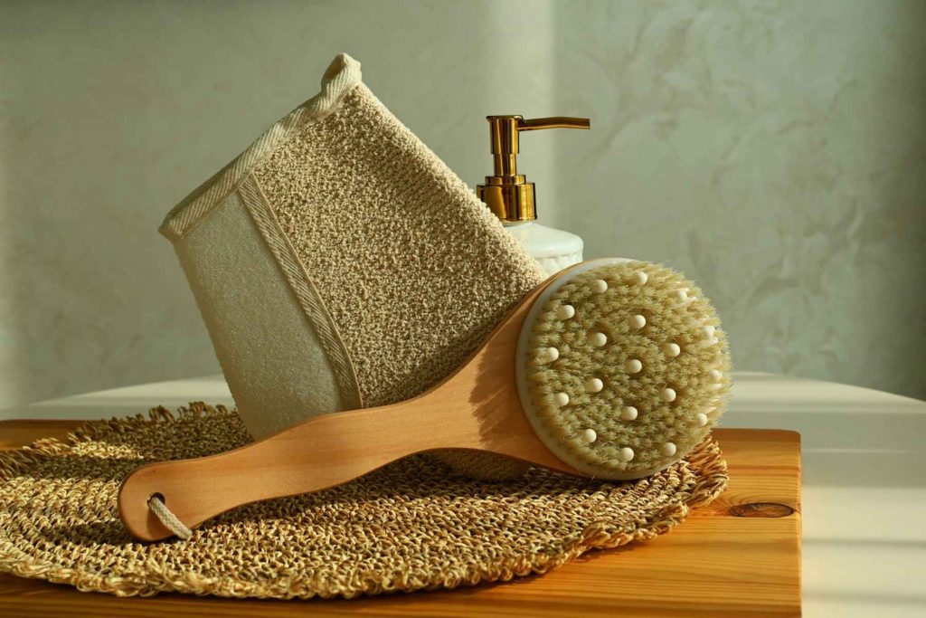Dry skin brushing:Τι είναι το στεγνό βούρτσισμα δέρματος  και πώς το ωφελεί 