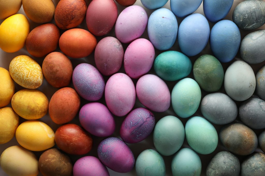 Πώς να βάψετε τα αυγά με φυσικό τρόπο;