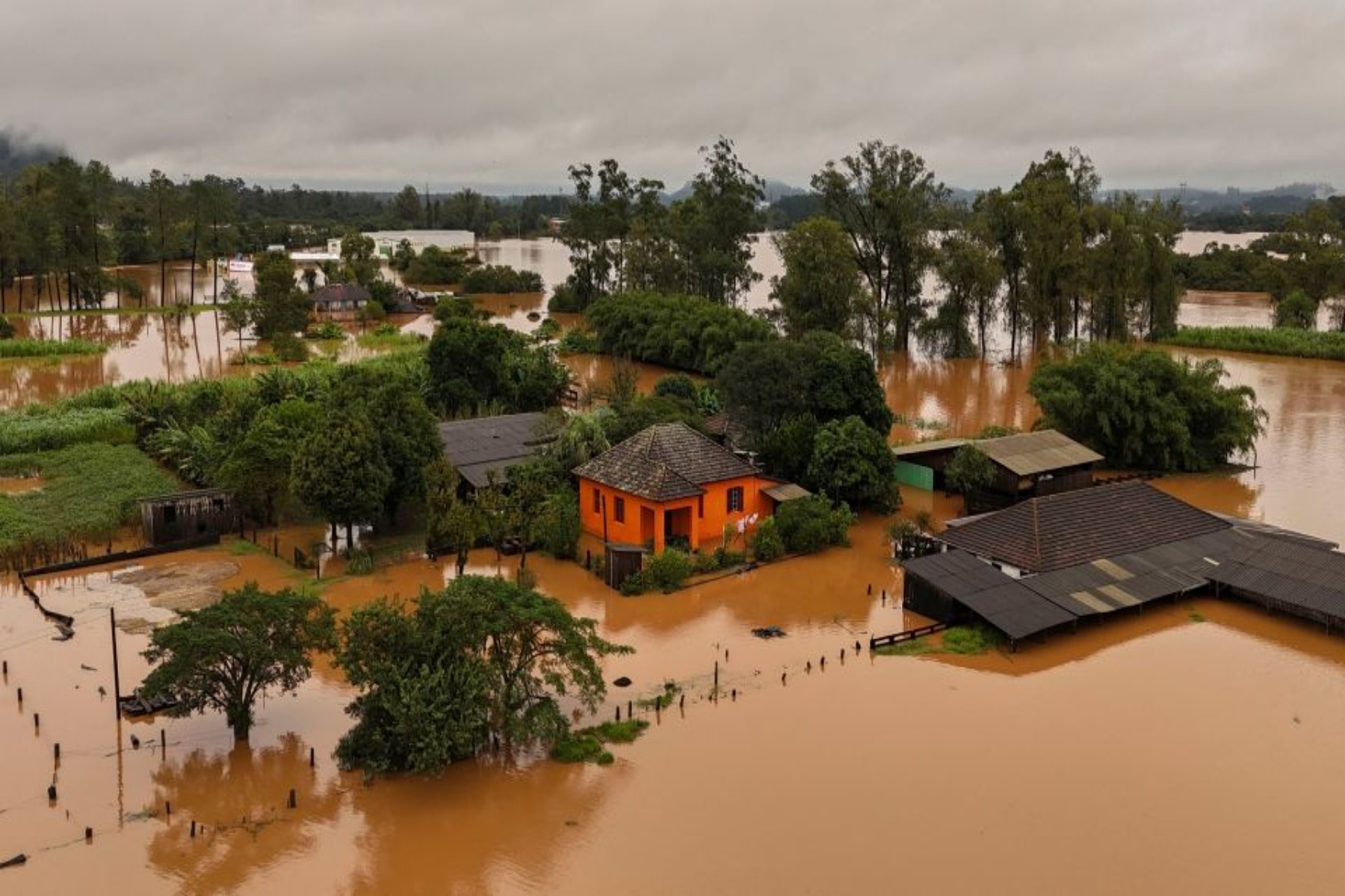 Βραζιλία: 56 νεκροί από τις κατολισθήσεις και τις τεράστιες πλημμύρες