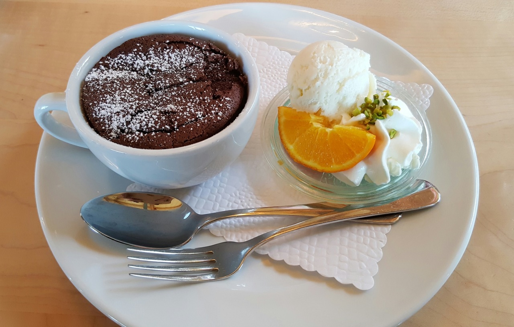 Σοκολατόπιτα σε κούπα: Ένα γρήγορο και λαχταριστό γλυκάκι